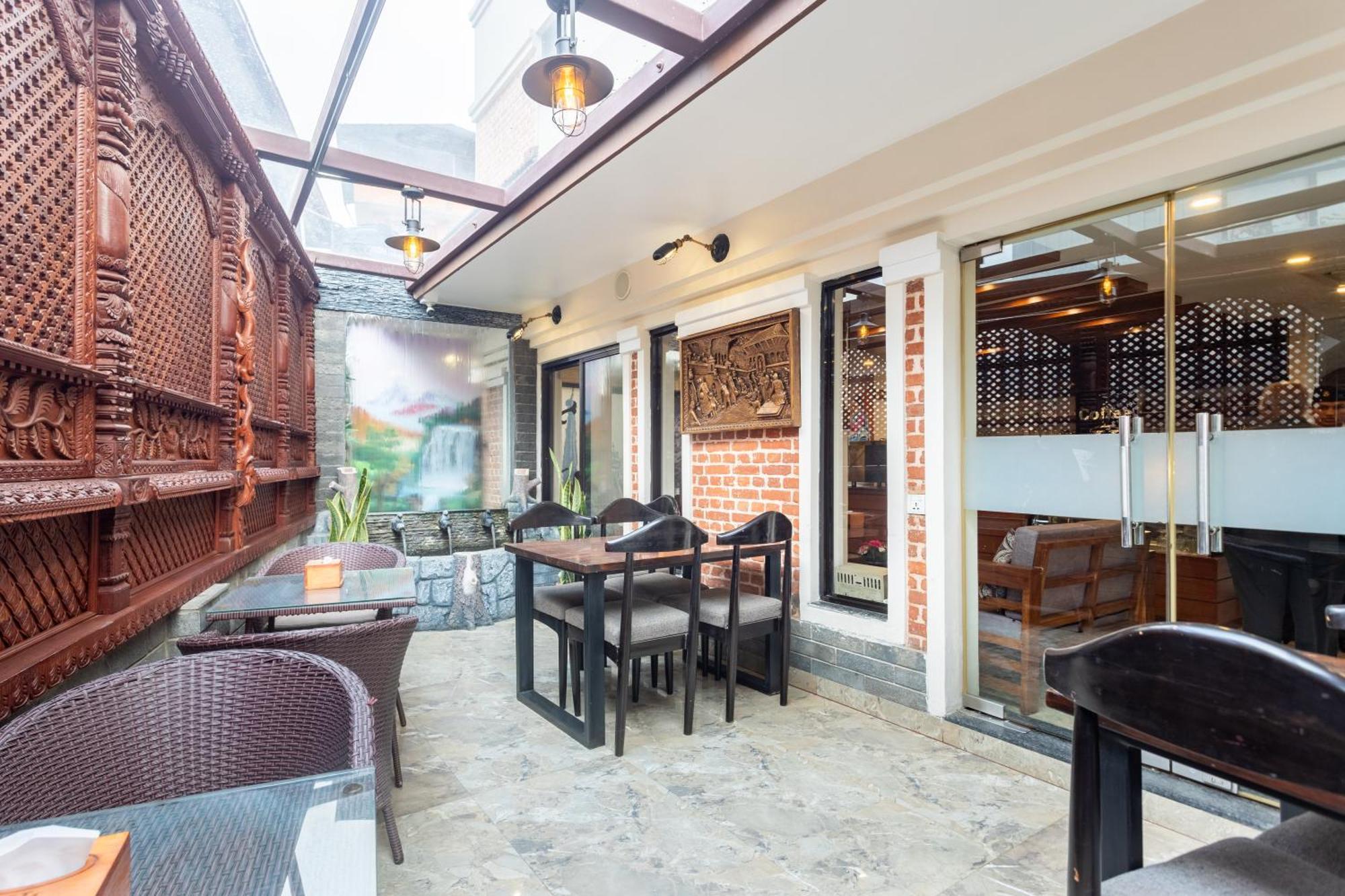 Hotel Kutumba Lalitpur Esterno foto